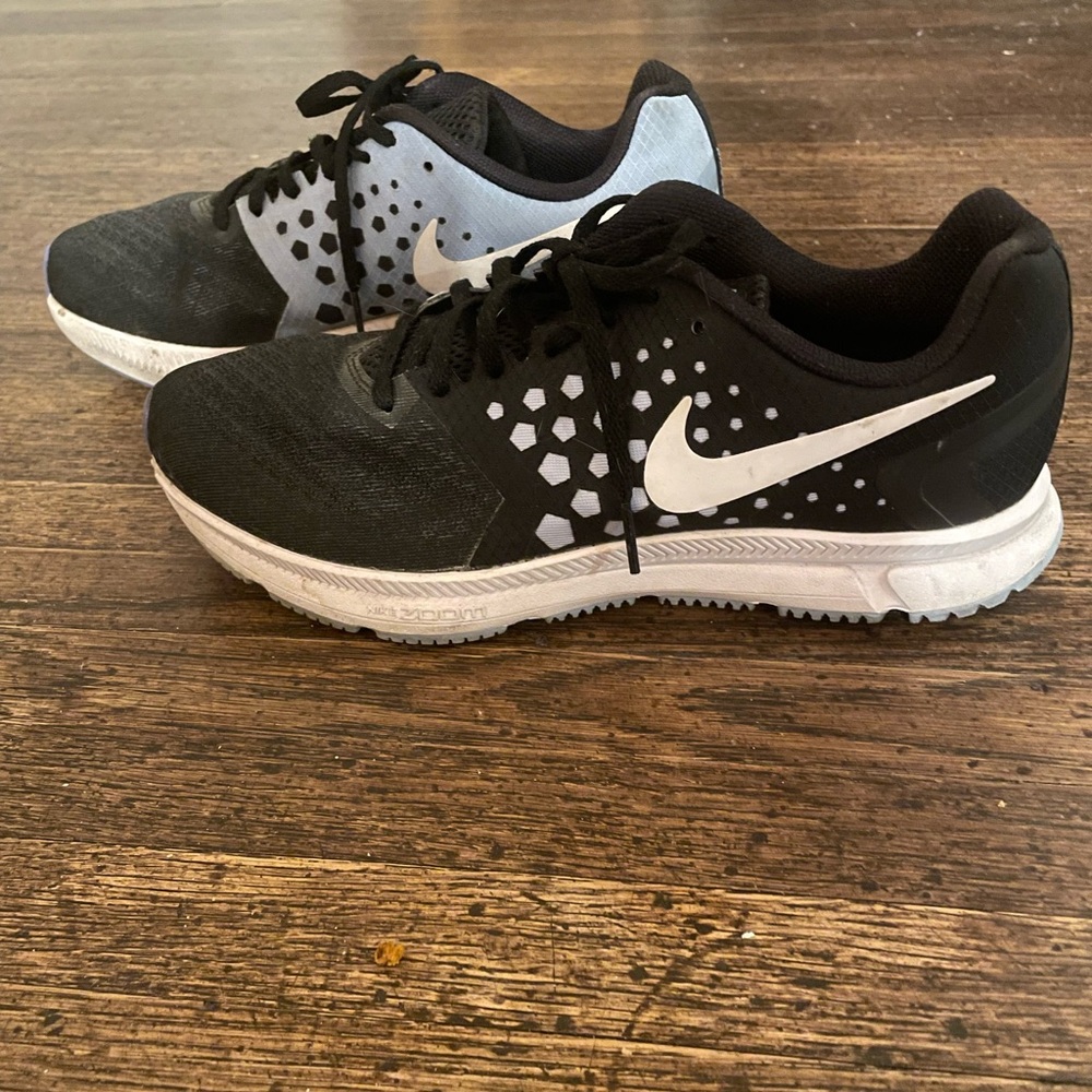Nike zoom span black and it’s just like gray or blue gray. Great condition.